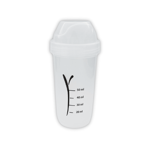 Packshot Shaker für Gesichtsmasken mit Milliliter-Skala.