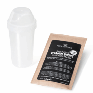 Smoussy Vitamin Boost Shaker Mask: Packshot der Vitamin C-Maske mit dazugehörigem Maskenshaker.